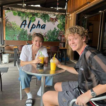 Ban Khlong Yai Alpha Hostel Cafe&Bar מראה חיצוני תמונה