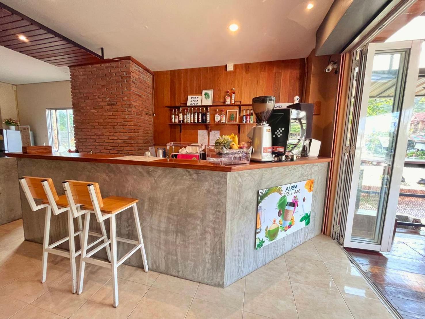 Ban Khlong Yai Alpha Hostel Cafe&Bar מראה חיצוני תמונה
