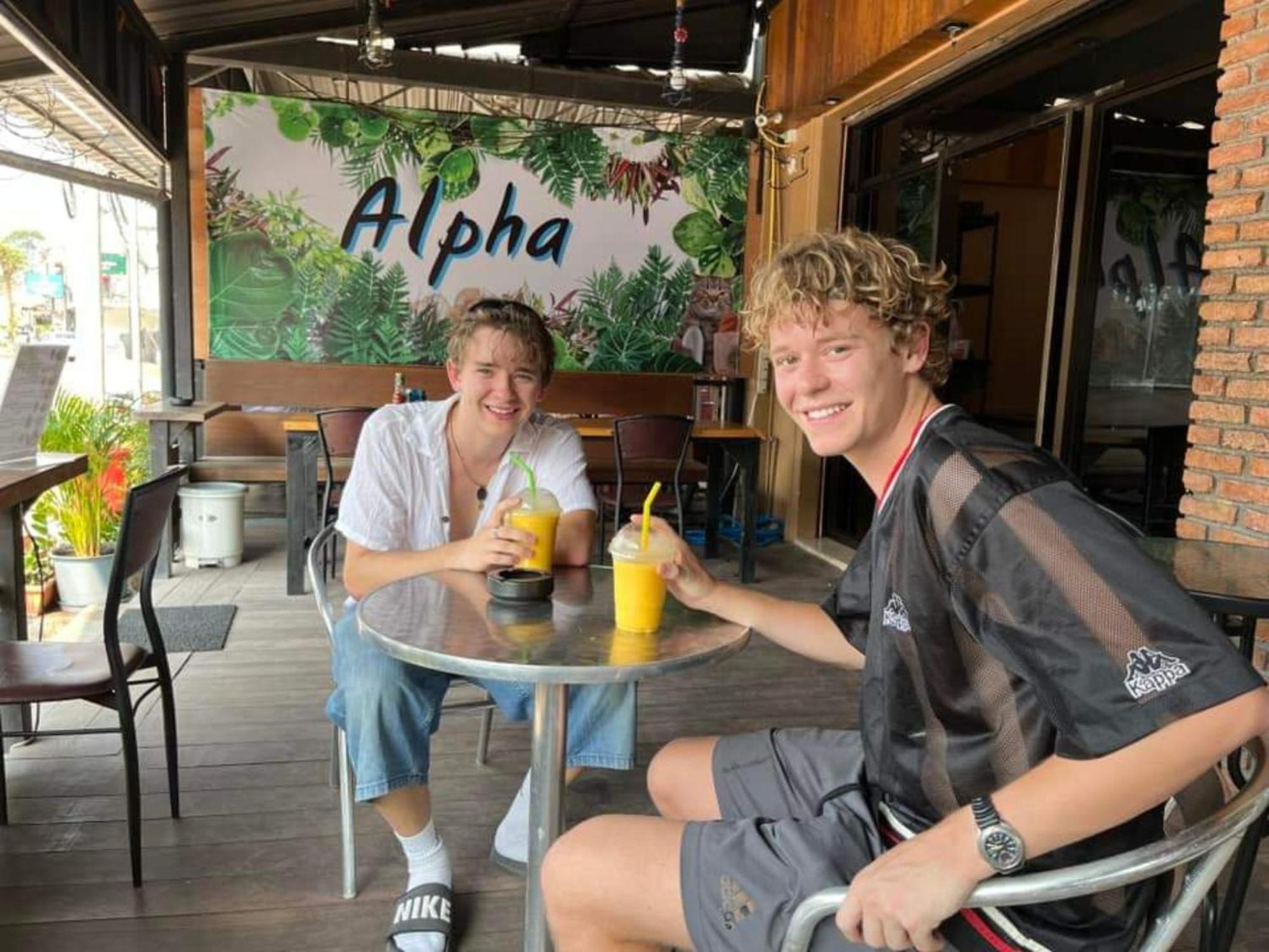 Ban Khlong Yai Alpha Hostel Cafe&Bar מראה חיצוני תמונה